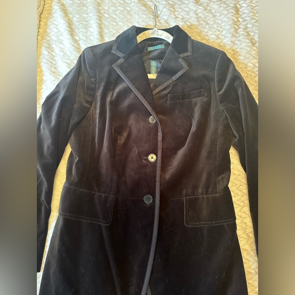 Beautiful women’s Lauren by Ralph Lauren velvet blazer size 8